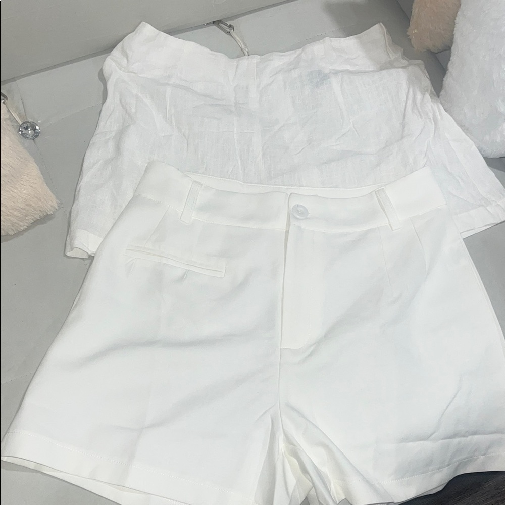 SHEIN White High Waist Women's Shorts
